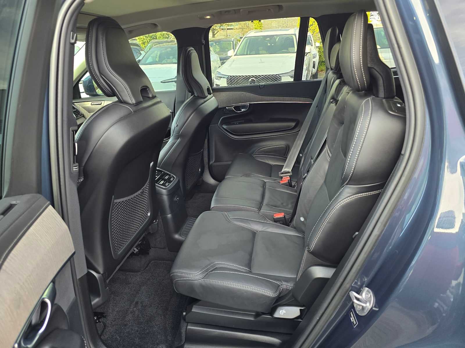 2023 Volvo XC90 Recharge Plug-In Hybrid Ultimate Bright Theme