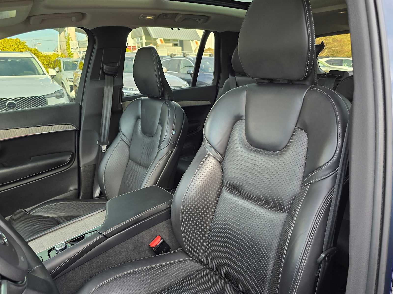 2023 Volvo XC90 Recharge Plug-In Hybrid Ultimate Bright Theme