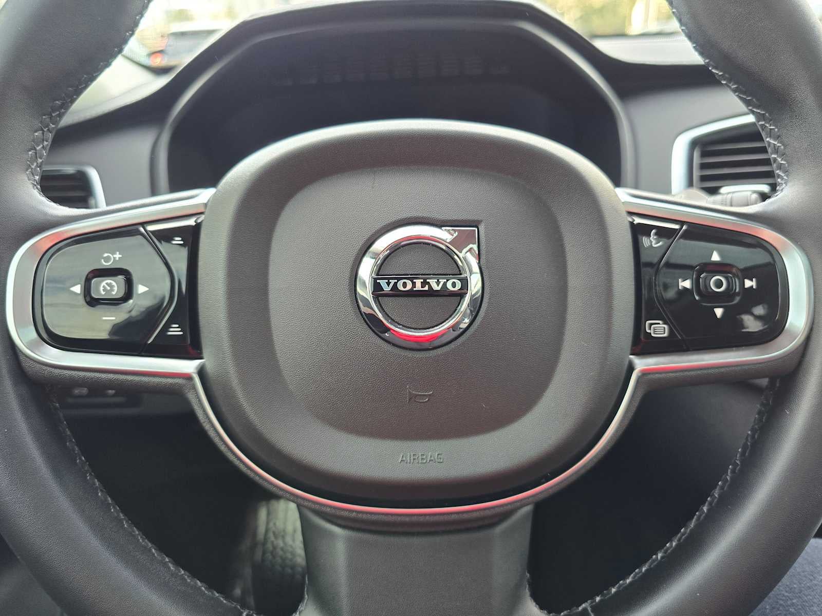 2023 Volvo XC90 Recharge Plug-In Hybrid Ultimate Bright Theme