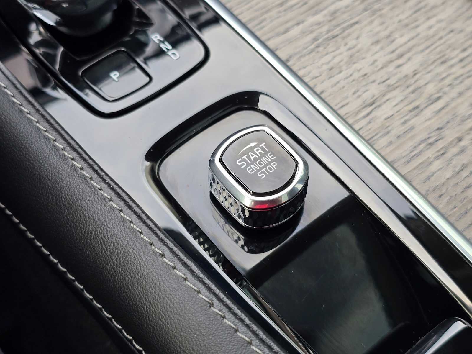 2023 Volvo XC90 Recharge Plug-In Hybrid Ultimate Bright Theme