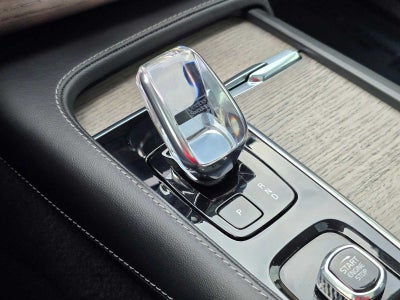 2023 Volvo XC90 Recharge Plug-In Hybrid Ultimate Bright Theme