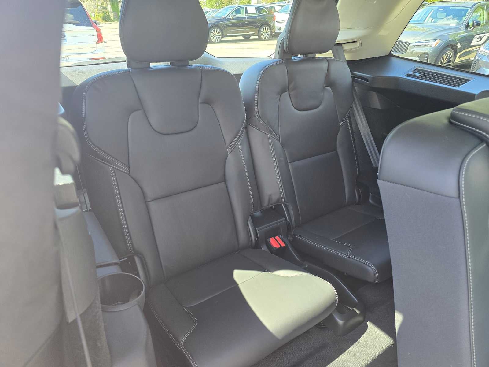 2023 Volvo XC90 Recharge Plug-In Hybrid Ultimate Dark Theme