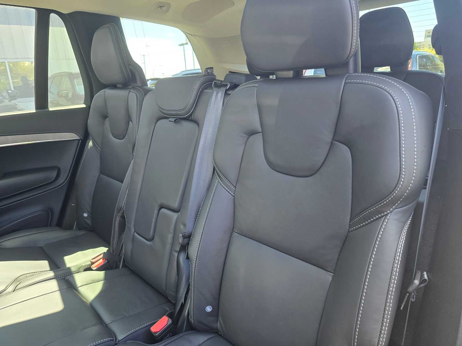2023 Volvo XC90 Recharge Plug-In Hybrid Ultimate Dark Theme