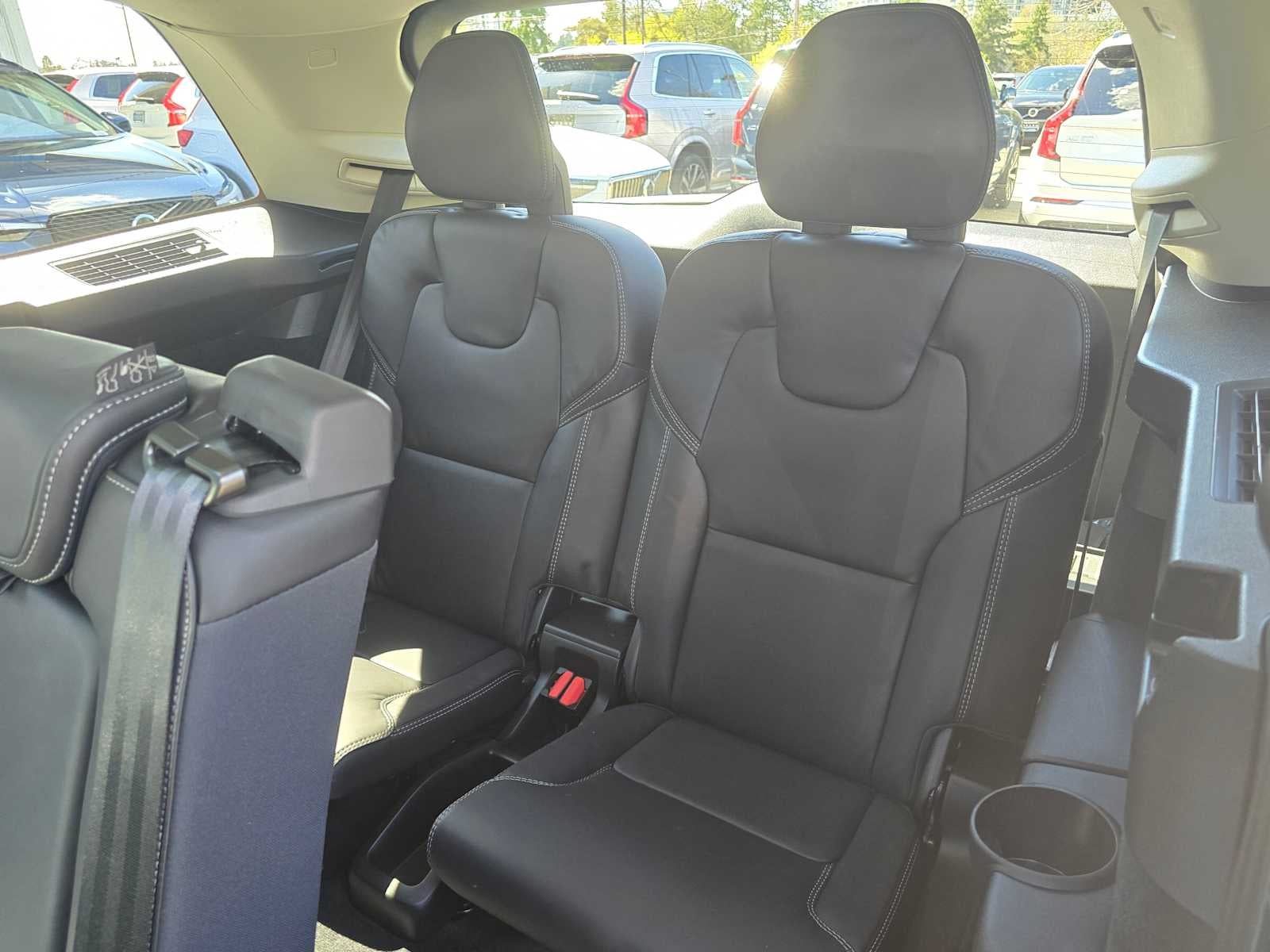 2023 Volvo XC90 Recharge Plug-In Hybrid Ultimate Dark Theme