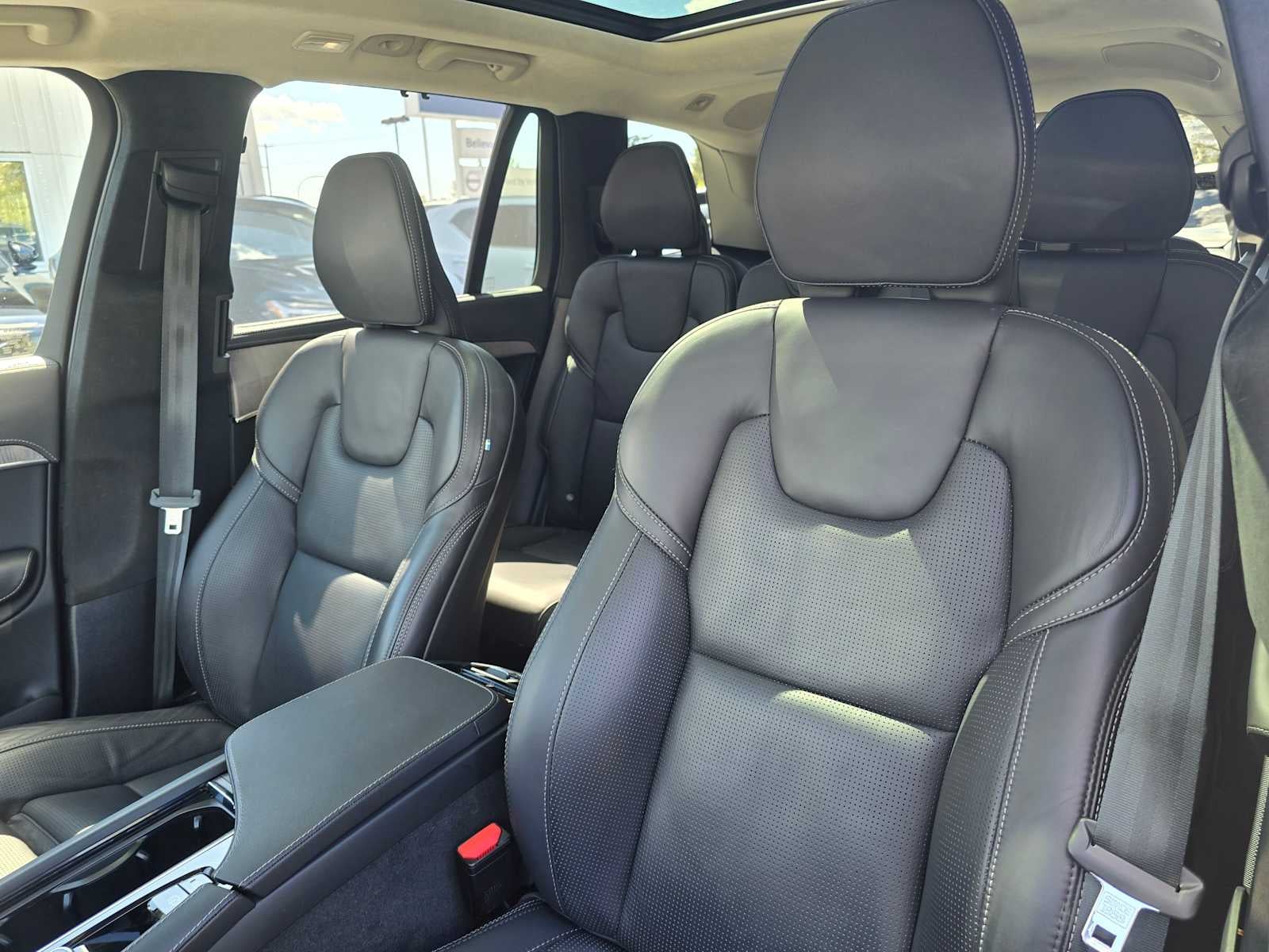 2023 Volvo XC90 Recharge Plug-In Hybrid Ultimate Dark Theme
