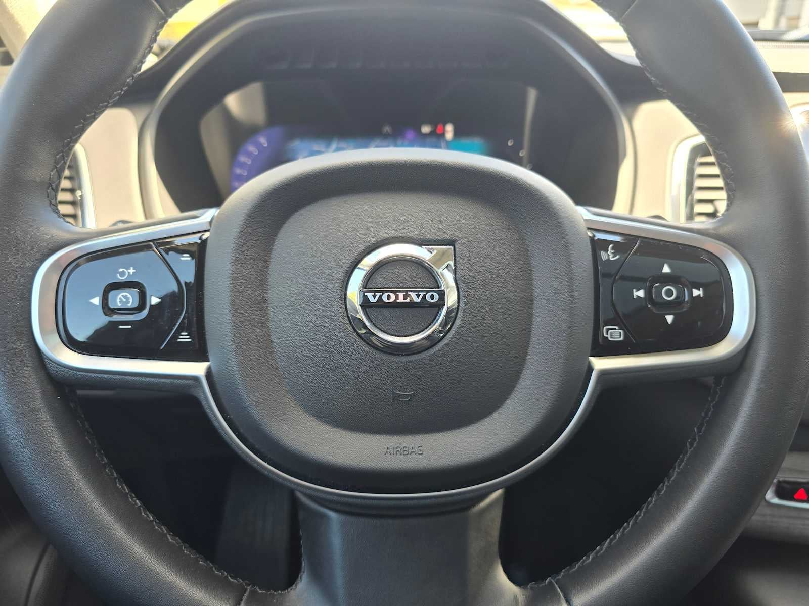 2023 Volvo XC90 Recharge Plug-In Hybrid Ultimate Dark Theme