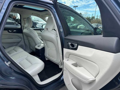 2024 Volvo XC60 Recharge Plug-In Hybrid Plus Dark Theme