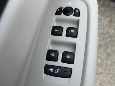 2024 Volvo XC60 Recharge Plug-In Hybrid Plus Dark Theme