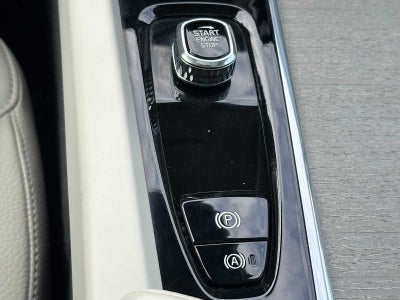 2024 Volvo XC60 Recharge Plug-In Hybrid Plus Dark Theme