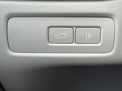 2024 Volvo XC60 Recharge Plug-In Hybrid Plus Dark Theme