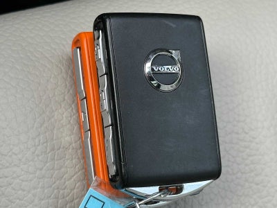 2024 Volvo XC60 Recharge Plug-In Hybrid Plus Dark Theme