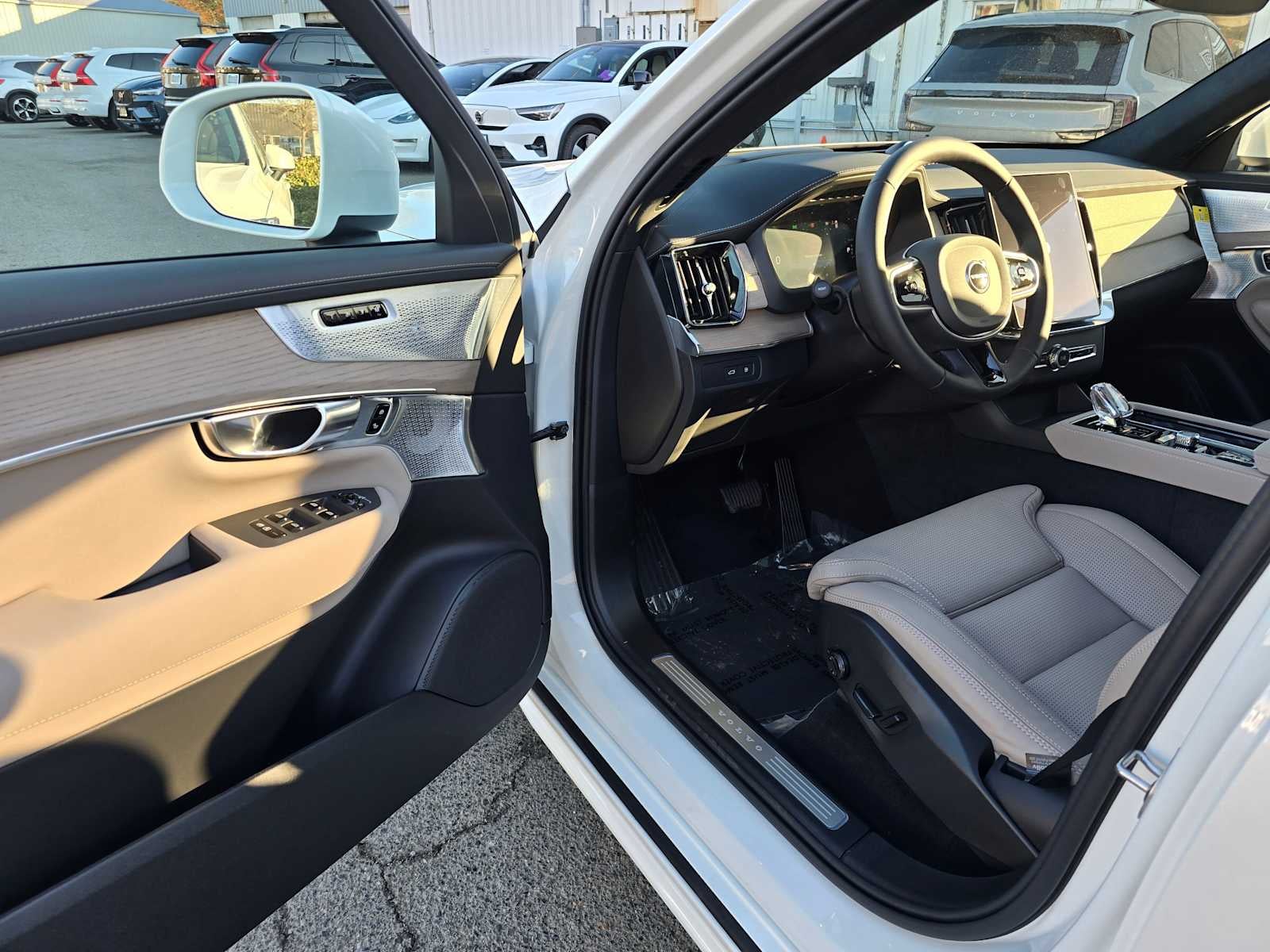 2026 Volvo XC90 Plug-In Hybrid Ultra