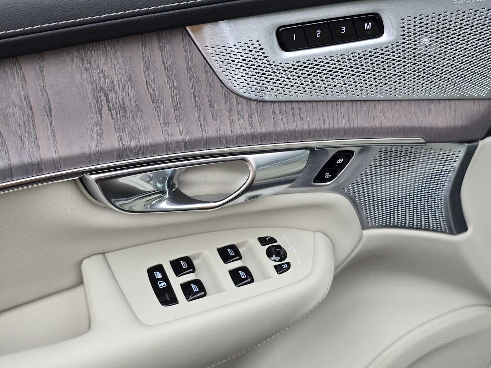 2026 Volvo XC90 Plug-In Hybrid Ultra