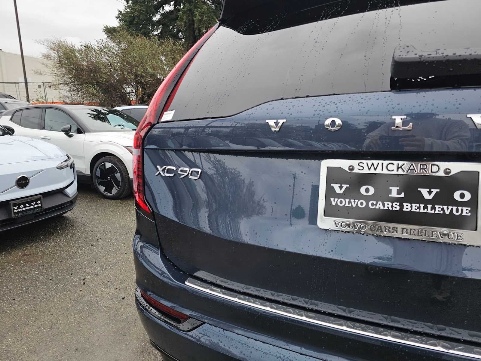 2026 Volvo XC90 Plug-In Hybrid Ultra Dark Theme