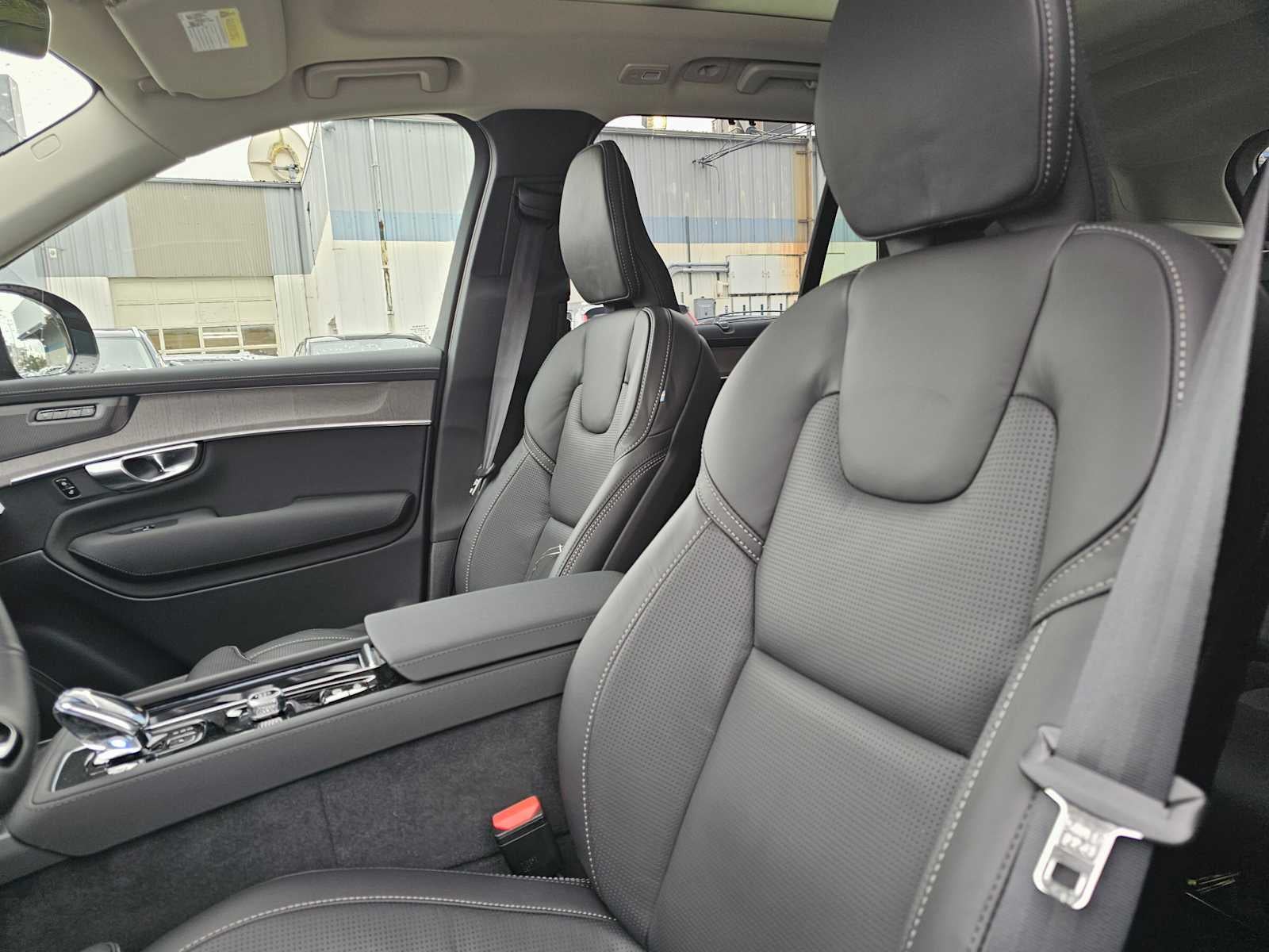 2026 Volvo XC90 Plug-In Hybrid Ultra Dark Theme