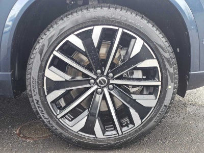 2026 Volvo XC90 Plug-In Hybrid Ultra Dark Theme