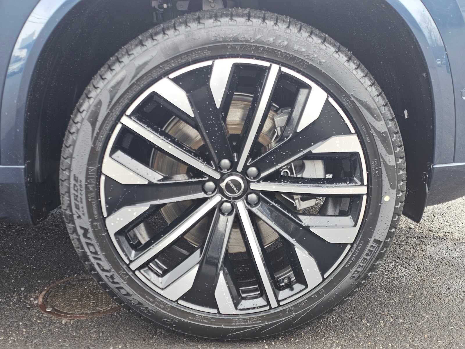 2026 Volvo XC90 Plug-In Hybrid Ultra Dark Theme