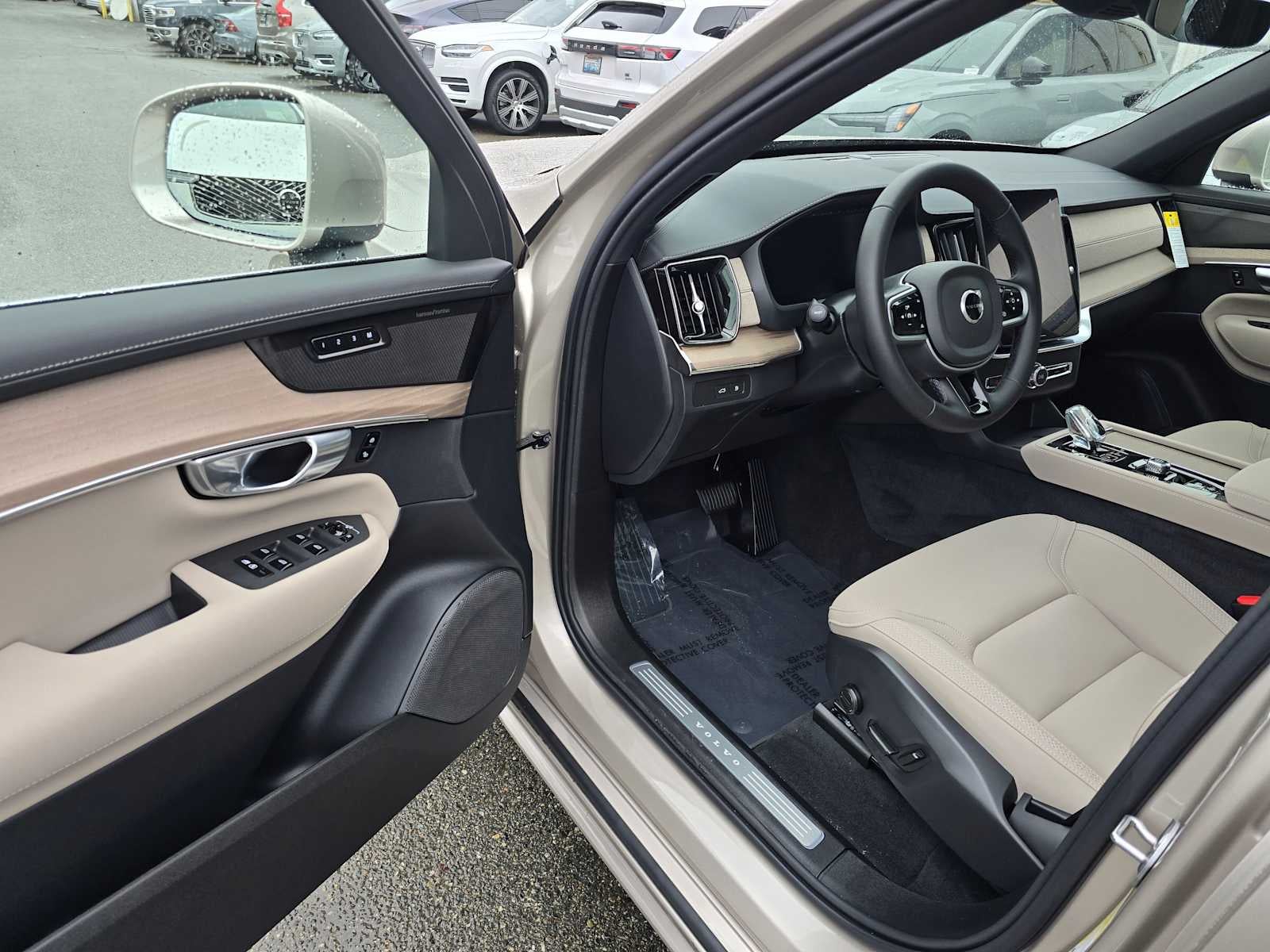 2026 Volvo XC90 Plug-In Hybrid Plus