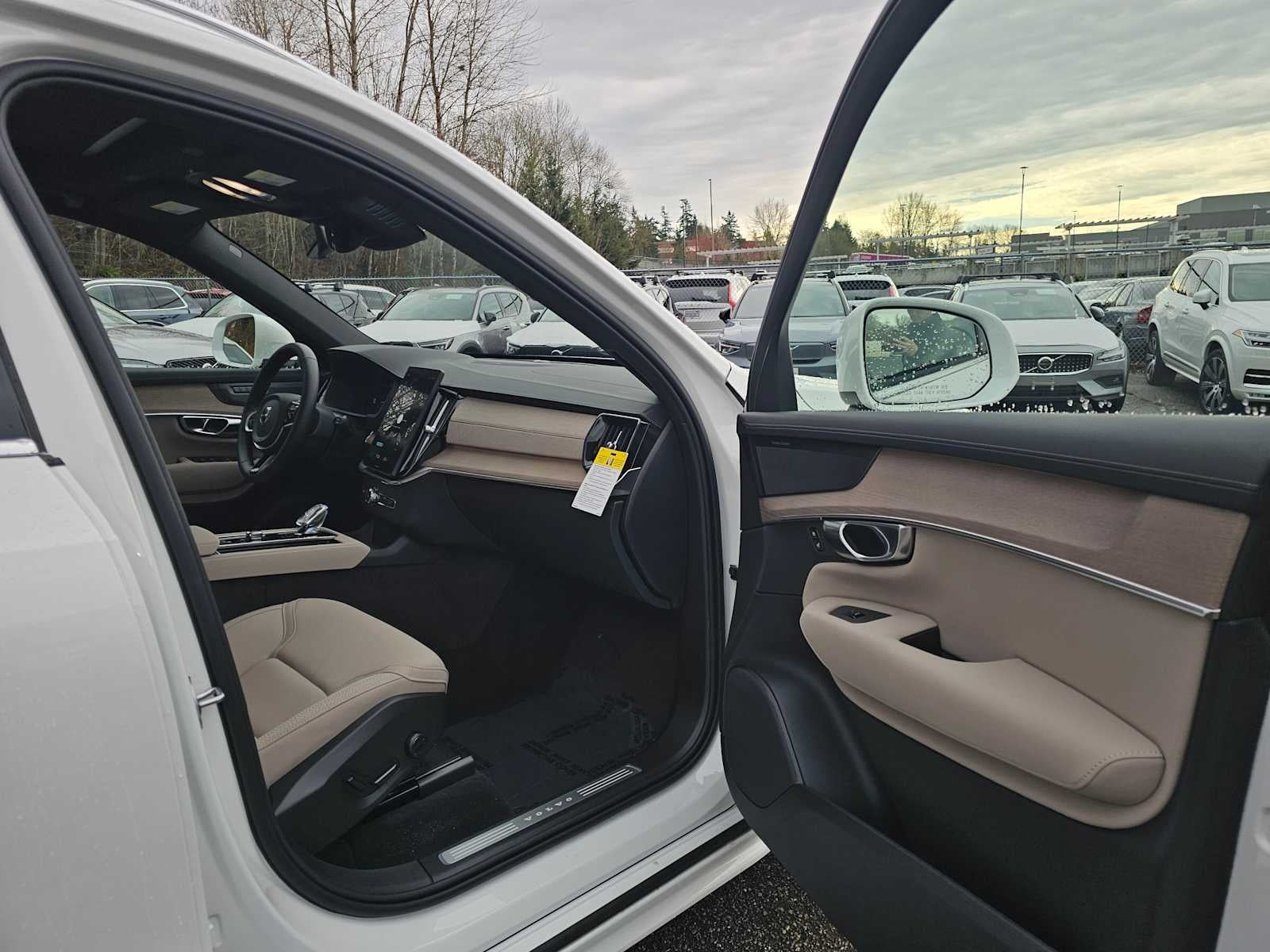 2026 Volvo XC90 Plug-In Hybrid Plus
