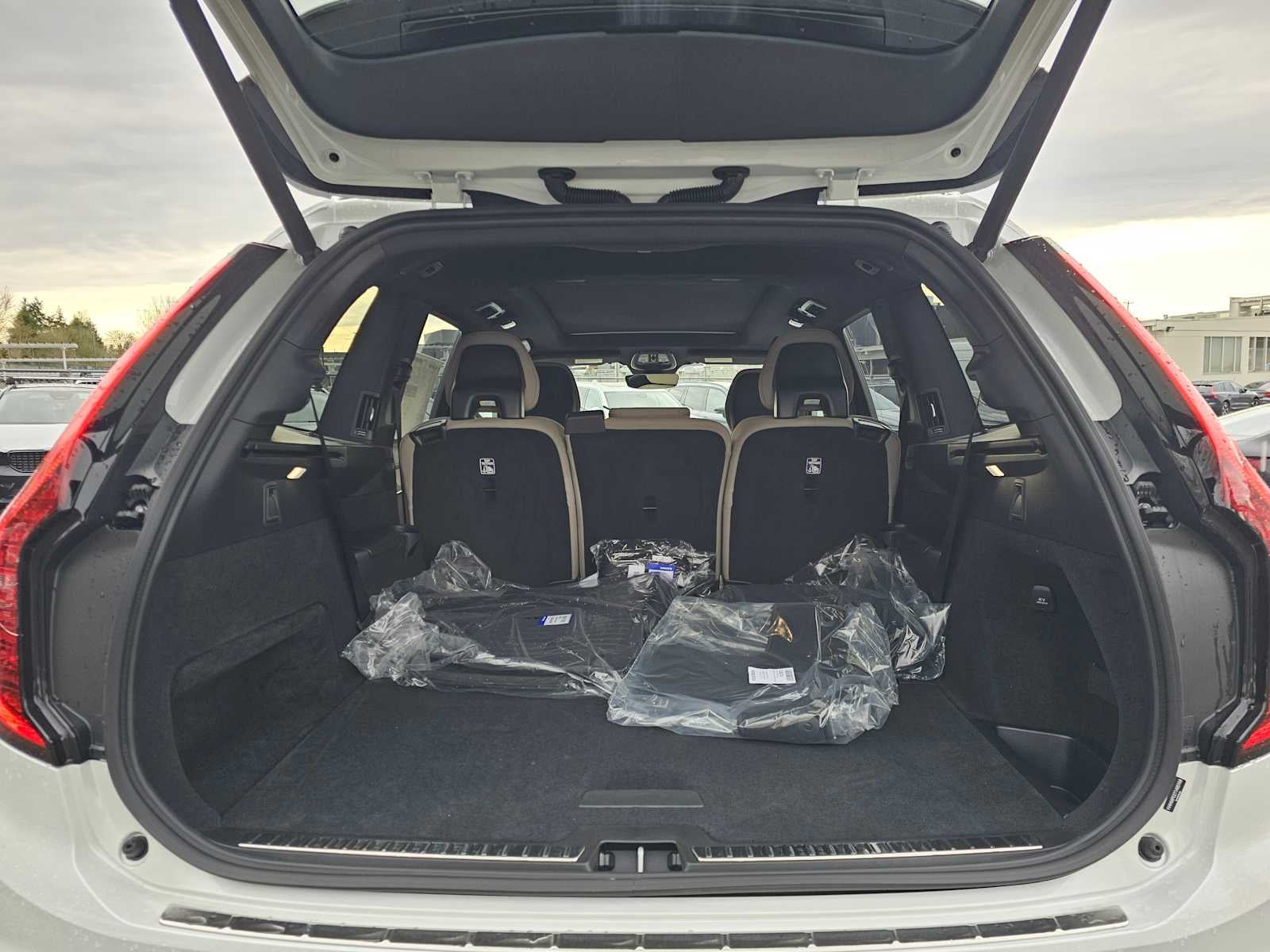 2026 Volvo XC90 Plug-In Hybrid Plus