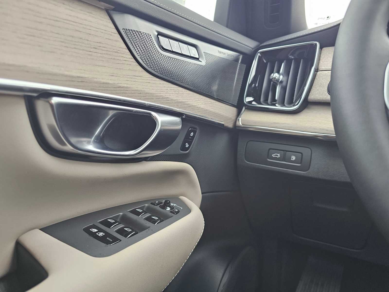 2026 Volvo XC90 Plug-In Hybrid Plus