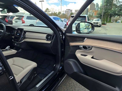 2026 Volvo XC90 Plug-In Hybrid Plus