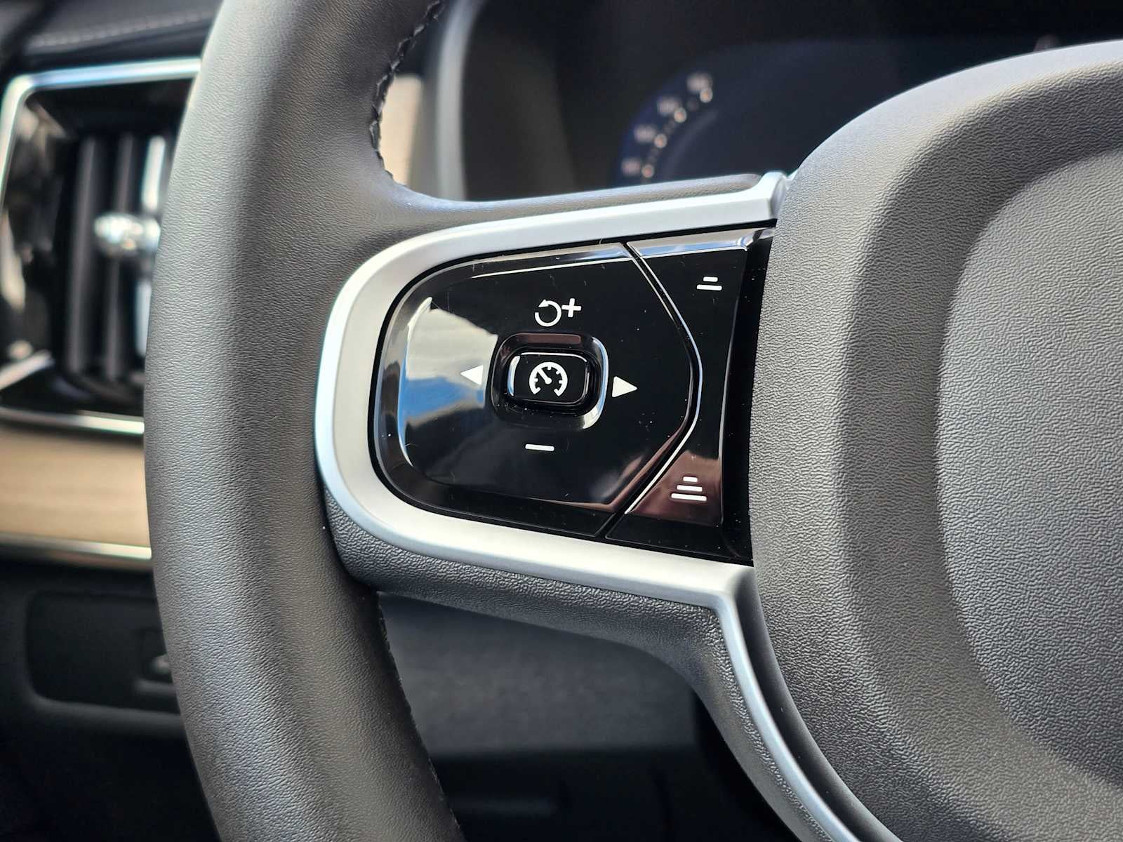 2026 Volvo XC90 Plug-In Hybrid Plus