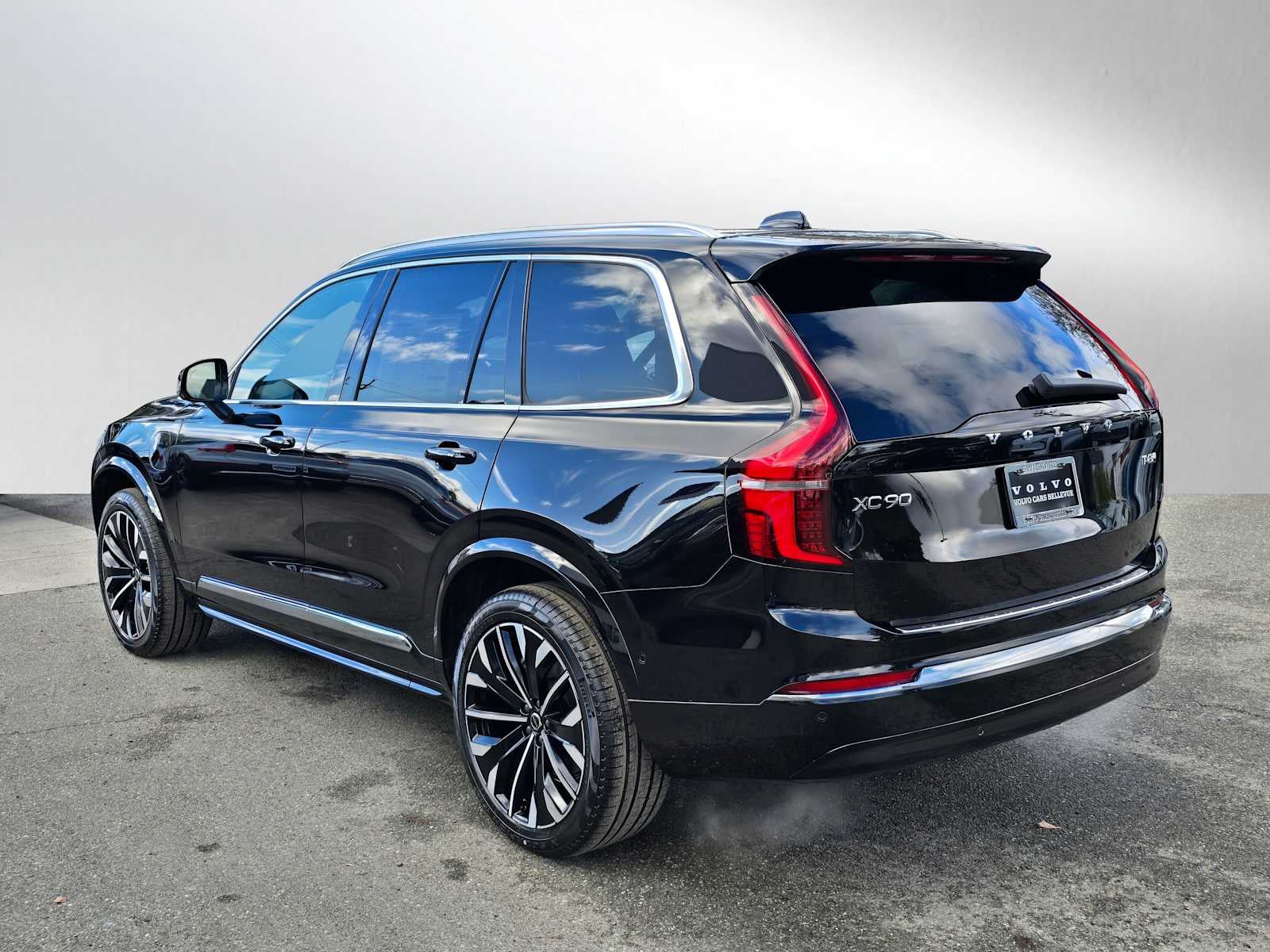 2026 Volvo XC90 Plug-In Hybrid Plus