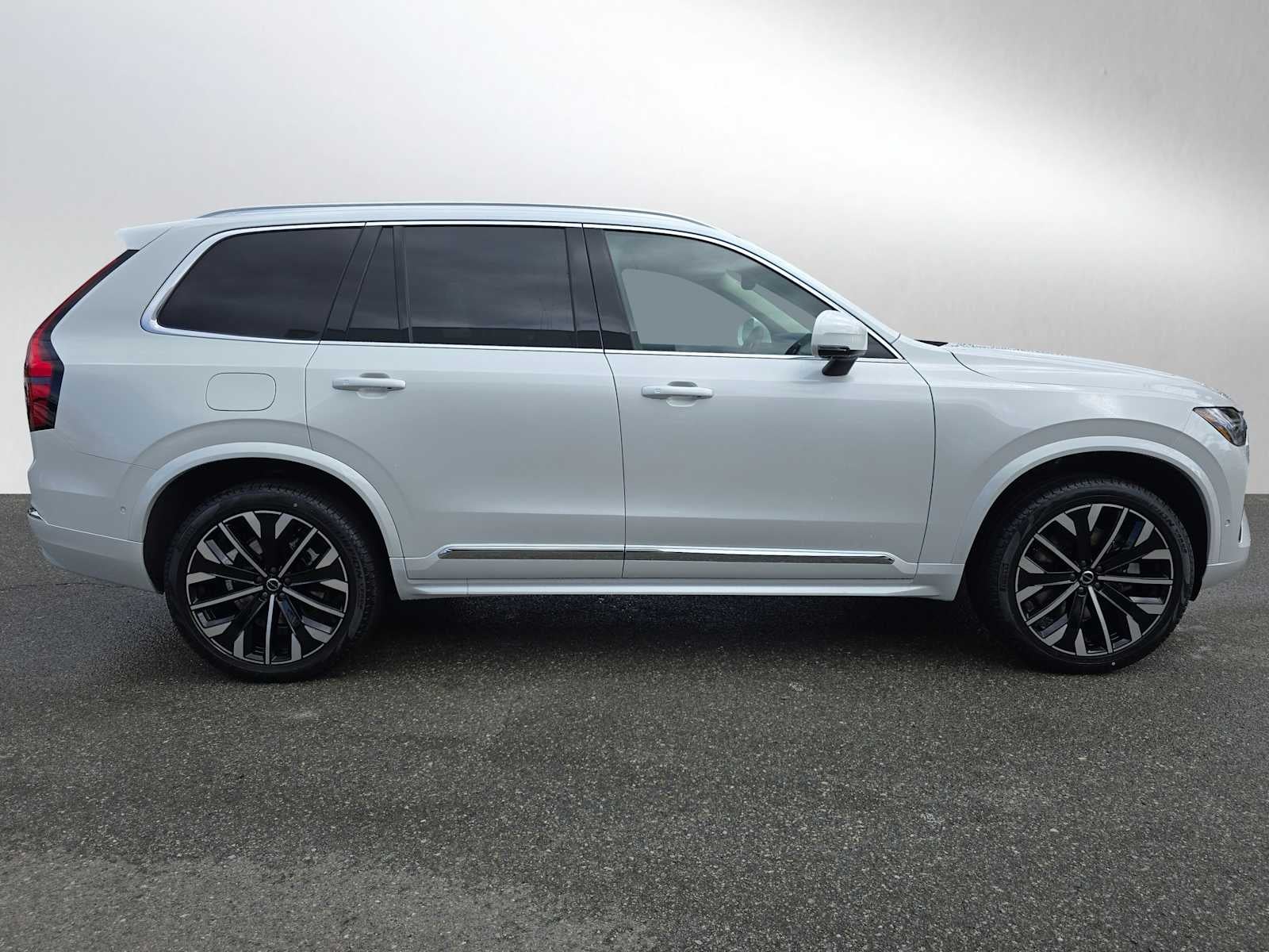 2026 Volvo XC90 Plug-In Hybrid Plus