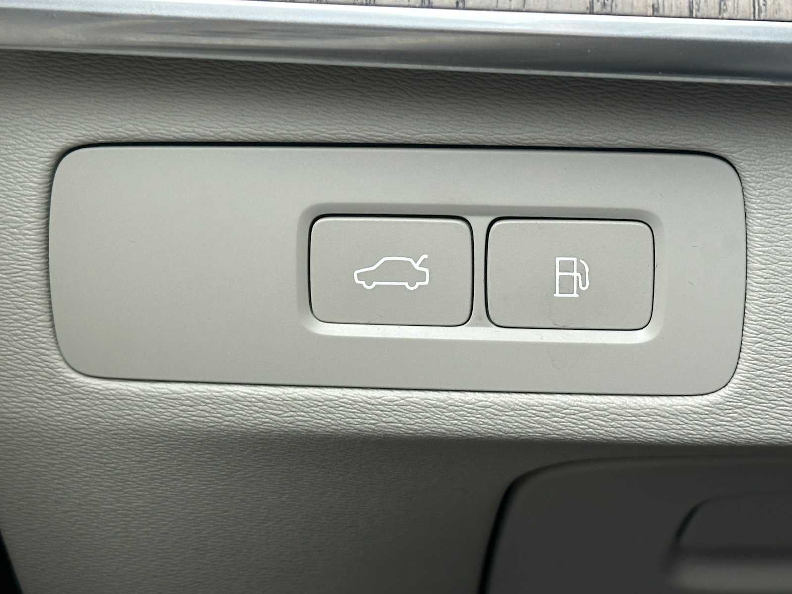 2025 Volvo XC90 Plug-In Hybrid Plus