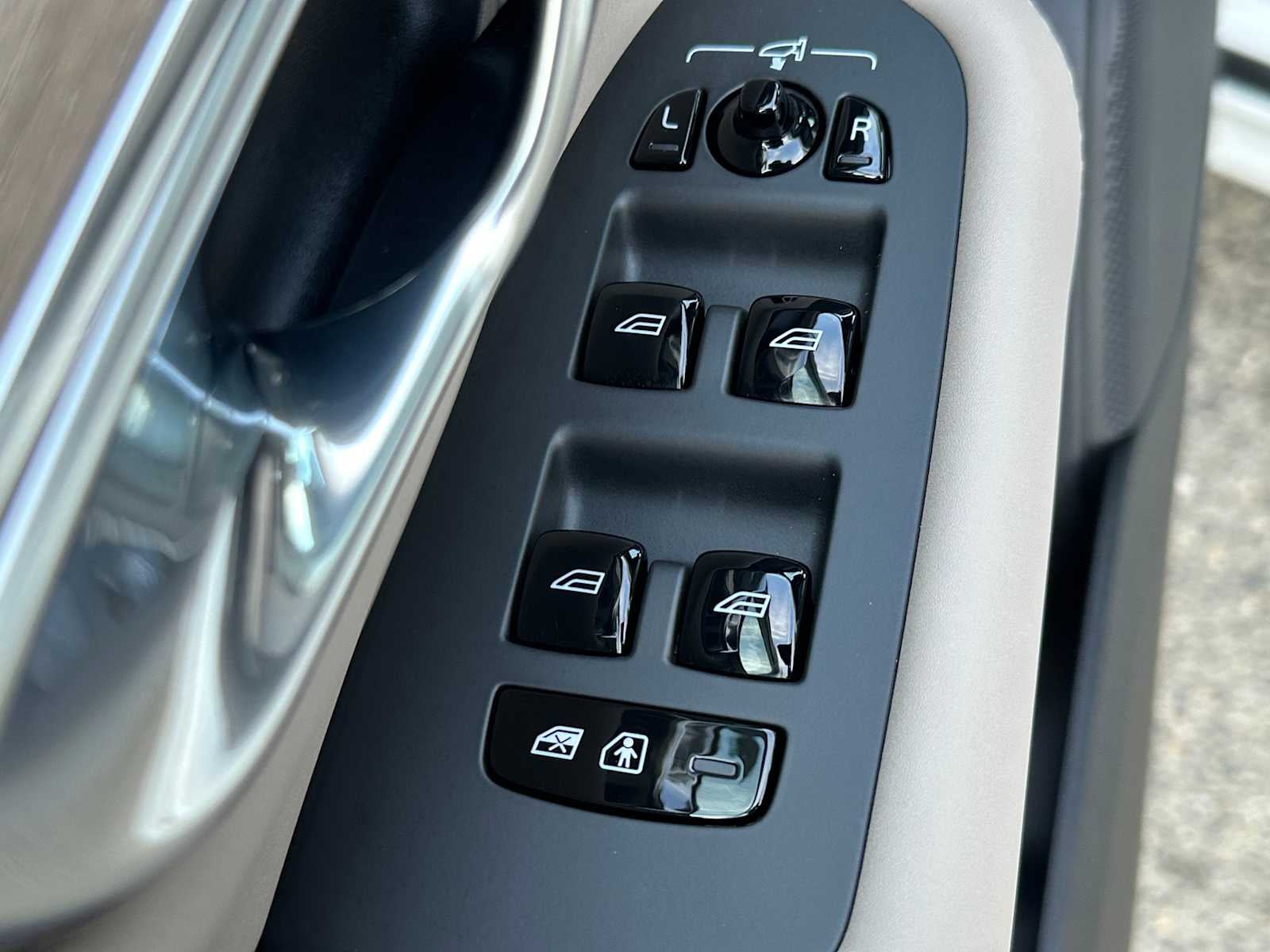 2026 Volvo XC90 Plug-In Hybrid Plus