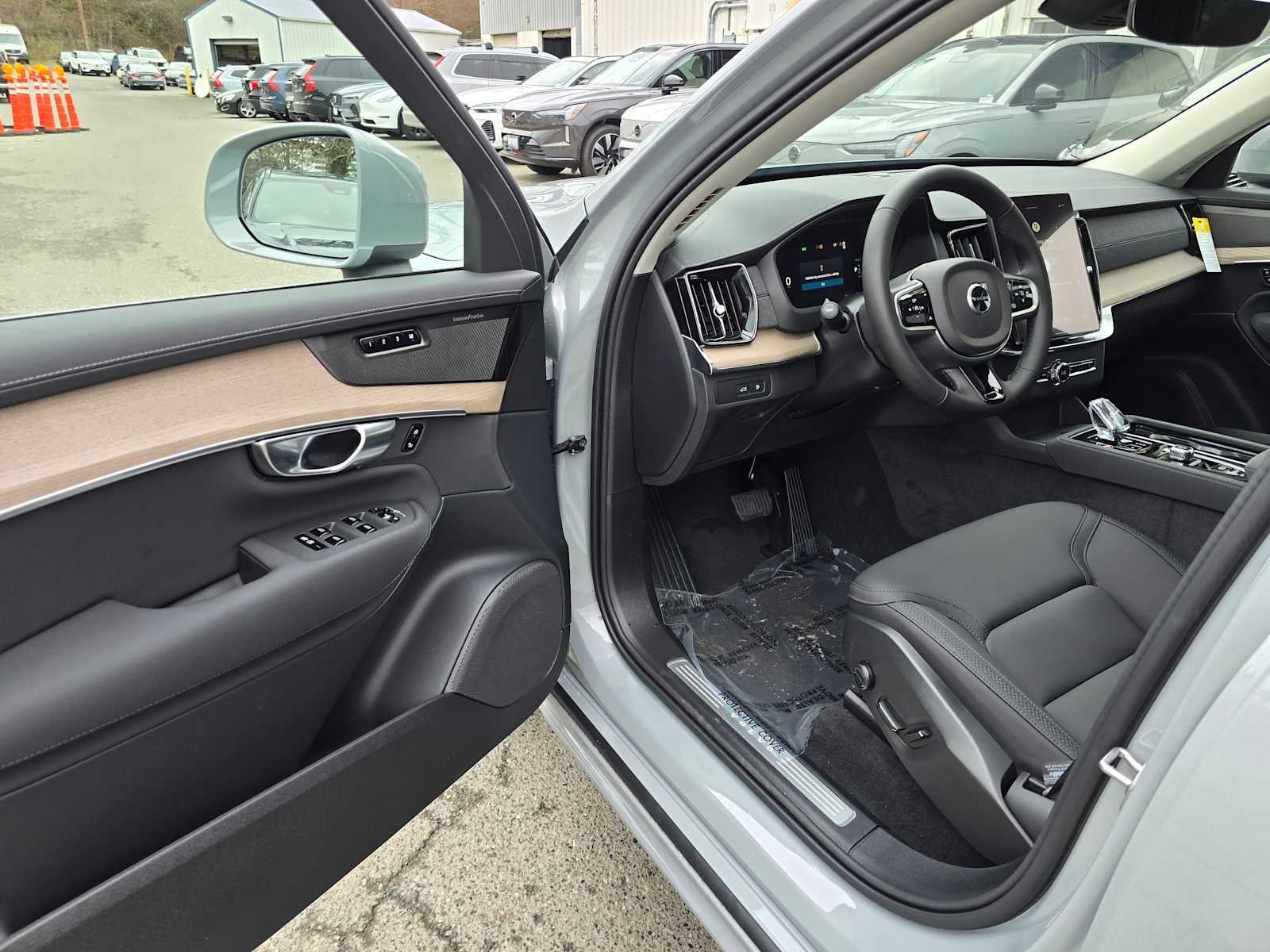 2026 Volvo XC90 Plug-In Hybrid Plus