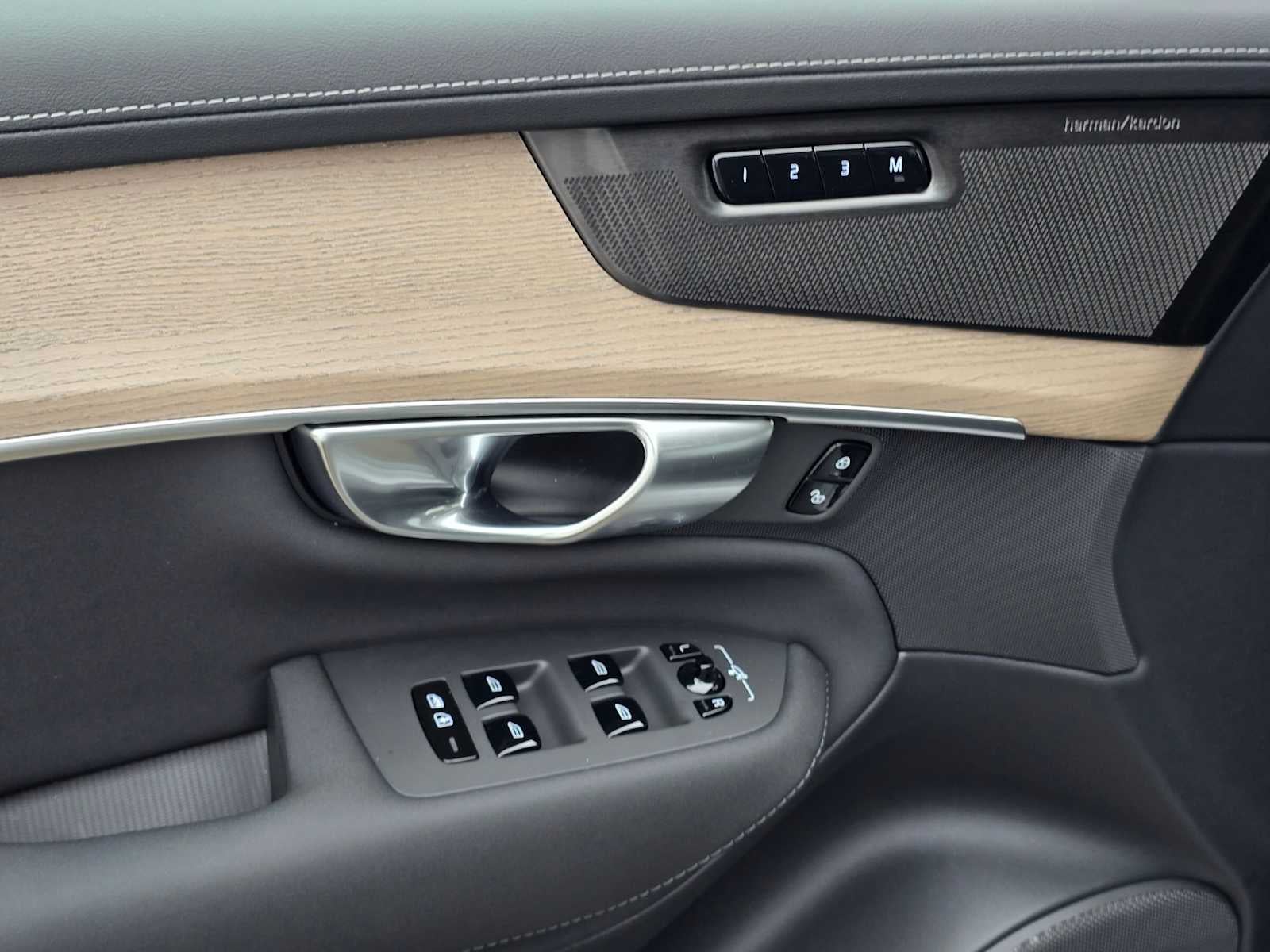 2026 Volvo XC90 Plug-In Hybrid Plus