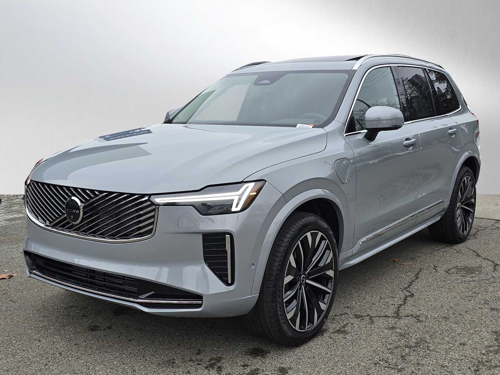 2026 Volvo XC90 Plug-In Hybrid Plus