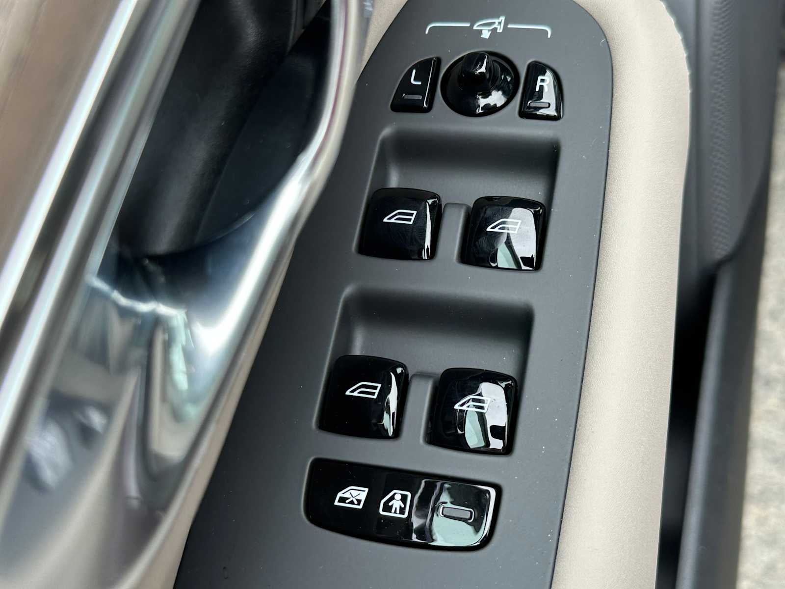 2026 Volvo XC90 Plug-In Hybrid Plus