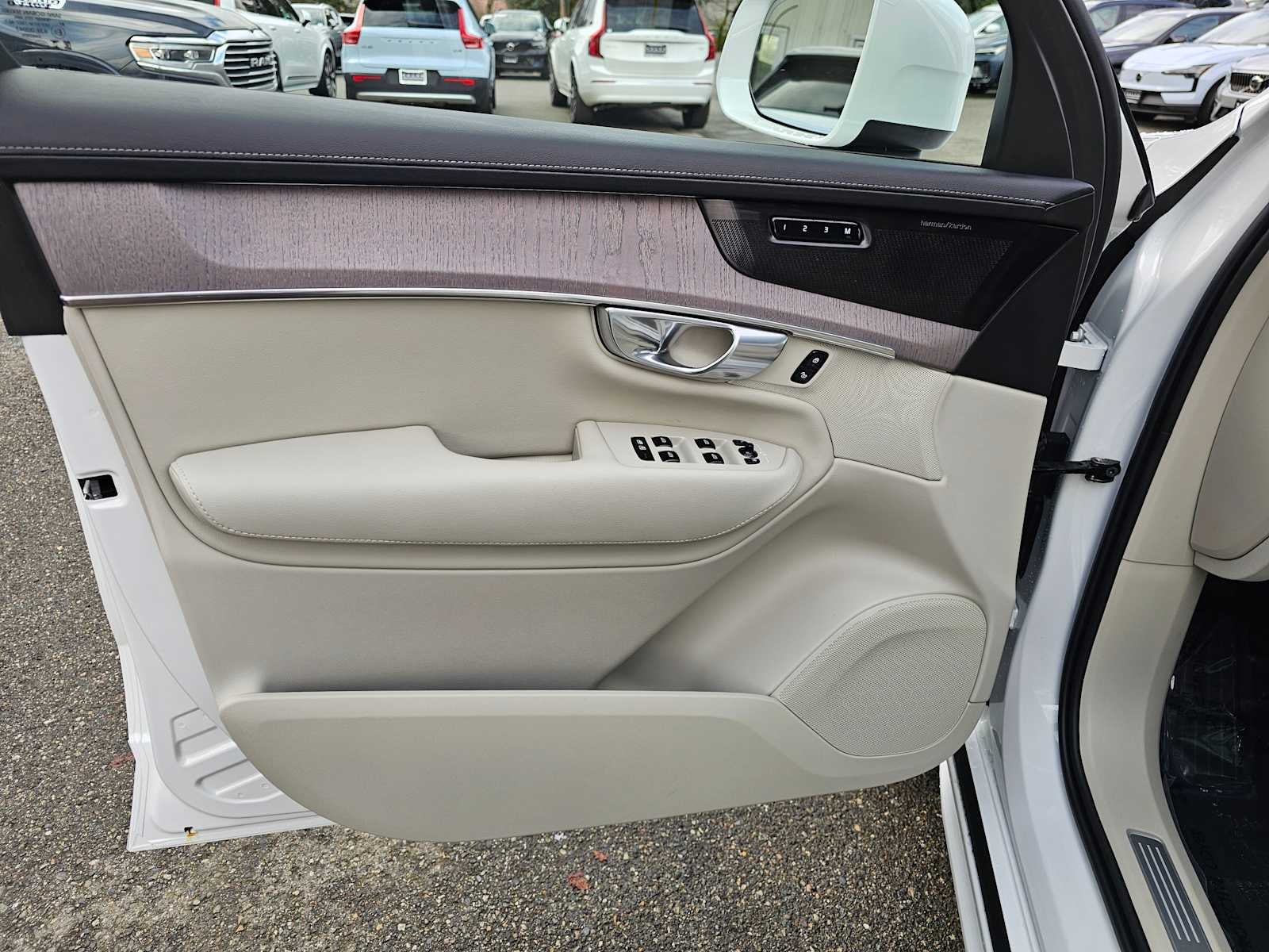 2026 Volvo XC90 Plug-In Hybrid Ultra