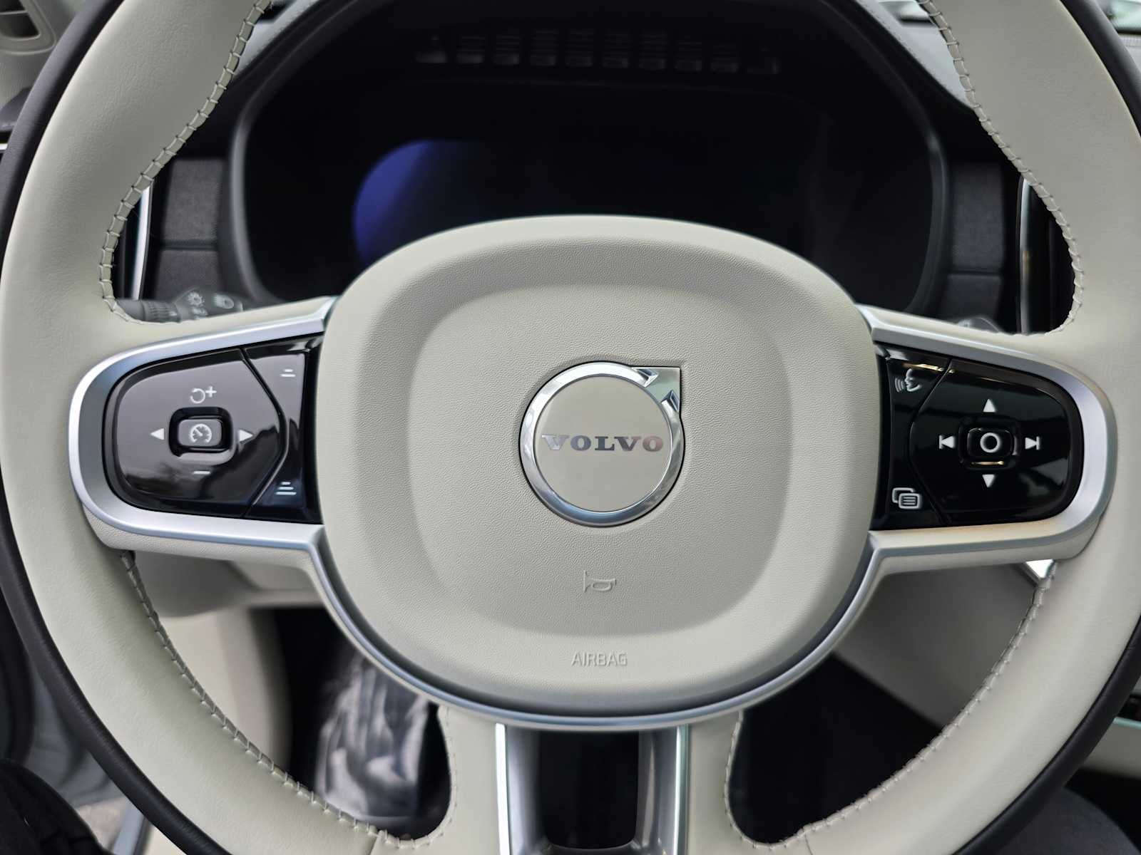 2026 Volvo XC90 Plug-In Hybrid Ultra