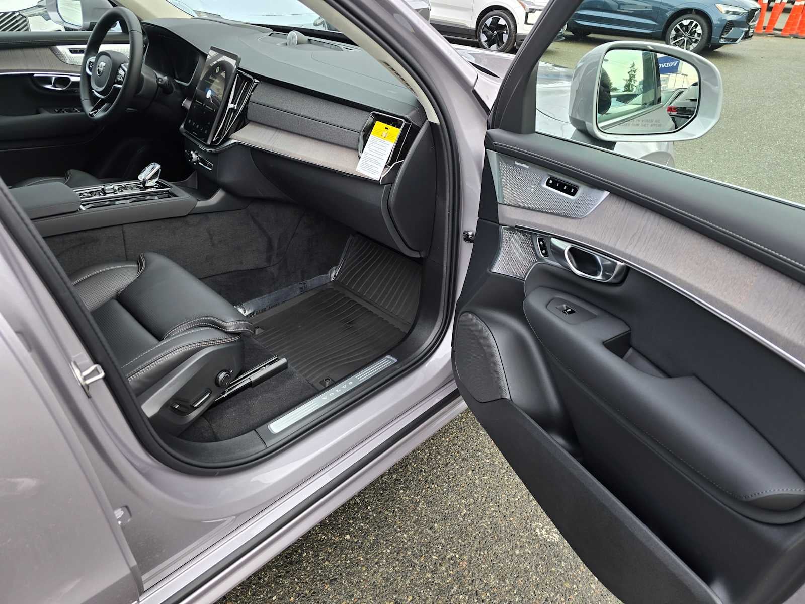 2026 Volvo XC90 Plug-In Hybrid Ultra