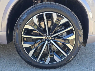 2026 Volvo XC90 Plug-In Hybrid Ultra