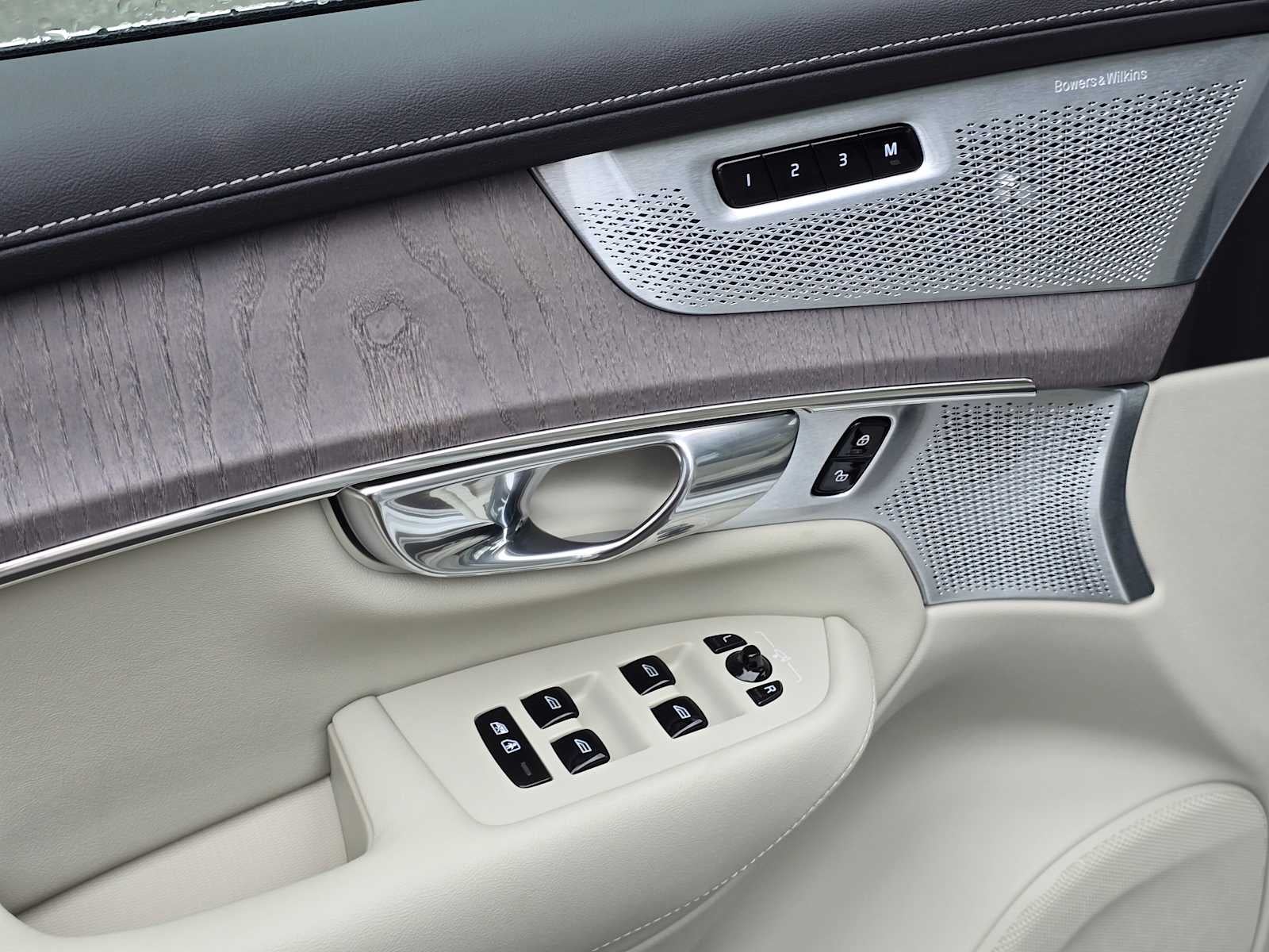 2026 Volvo XC90 Plug-In Hybrid Ultra
