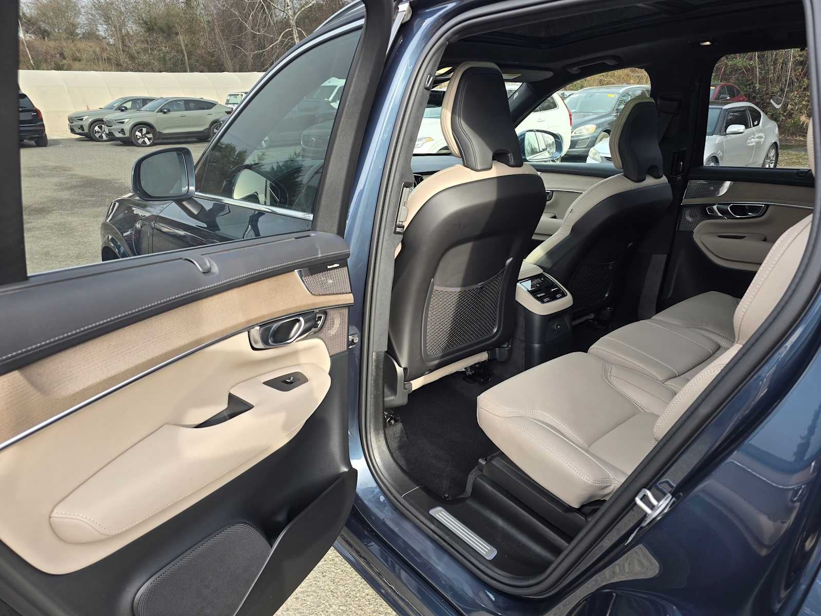 2025 Volvo XC90 Plug-In Hybrid Ultra