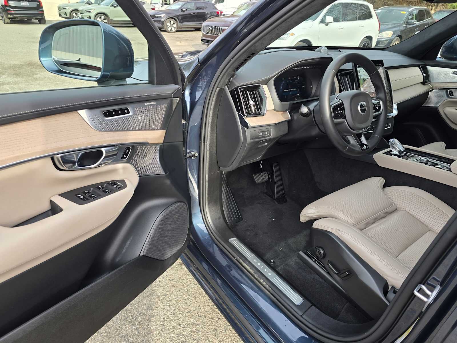 2025 Volvo XC90 Plug-In Hybrid Ultra