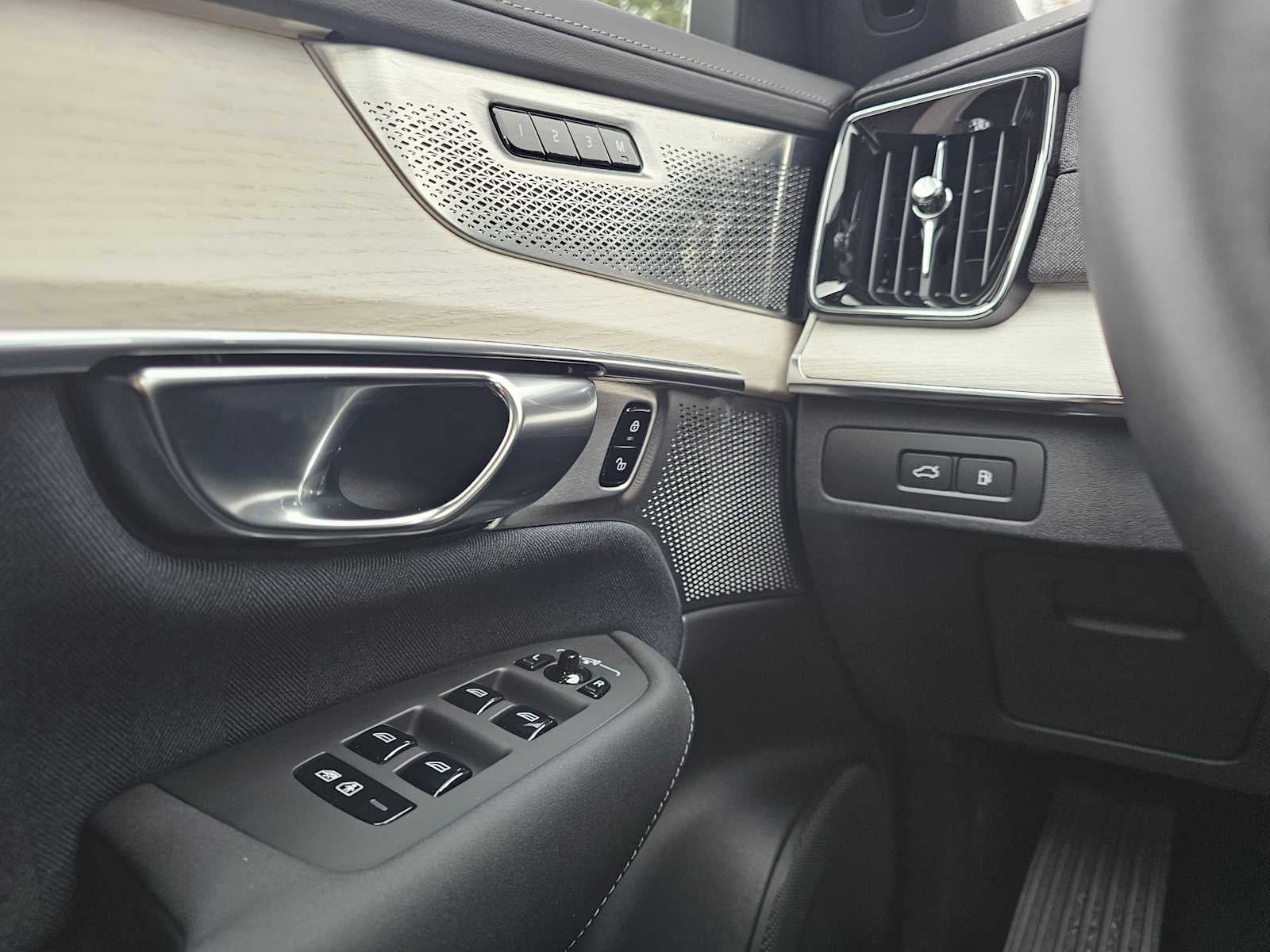 2025 Volvo XC90 Plug-In Hybrid Ultra