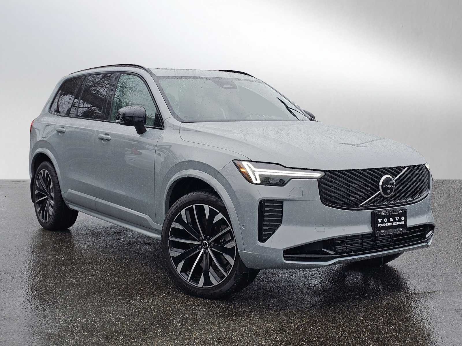 2026 Volvo XC90 Plug-In Hybrid Ultra Dark Theme
