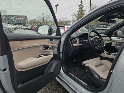 2026 Volvo XC90 Plug-In Hybrid Ultra Dark Theme