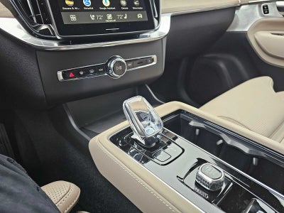 2026 Volvo XC90 Plug-In Hybrid Ultra Dark Theme