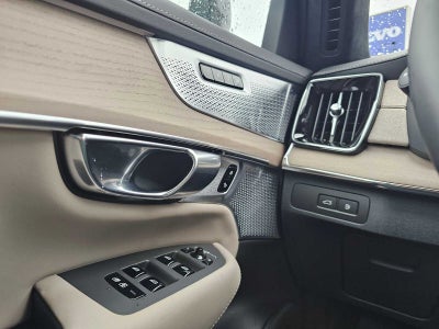 2026 Volvo XC90 Plug-In Hybrid Ultra Dark Theme