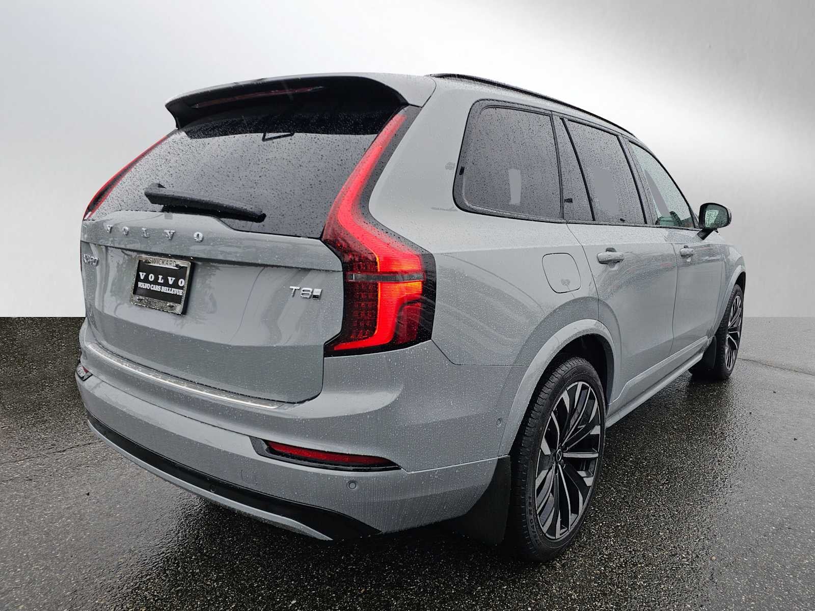 2026 Volvo XC90 Plug-In Hybrid Ultra Dark Theme