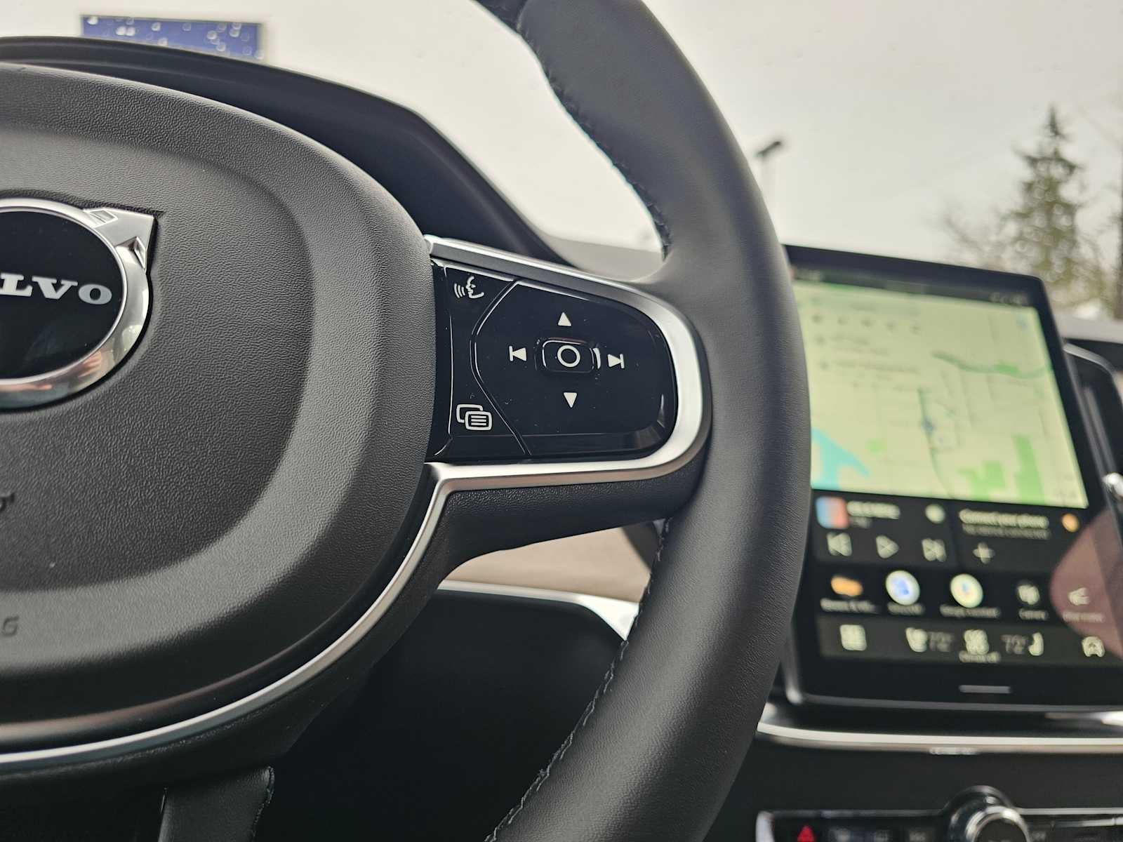 2026 Volvo XC90 Plug-In Hybrid Ultra Dark Theme