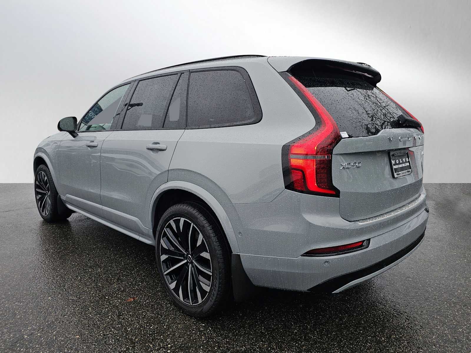 2026 Volvo XC90 Plug-In Hybrid Ultra Dark Theme